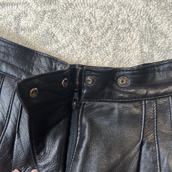 Woman's Vintage Leather Pants Danier Size 2 - Picture 4 of 10